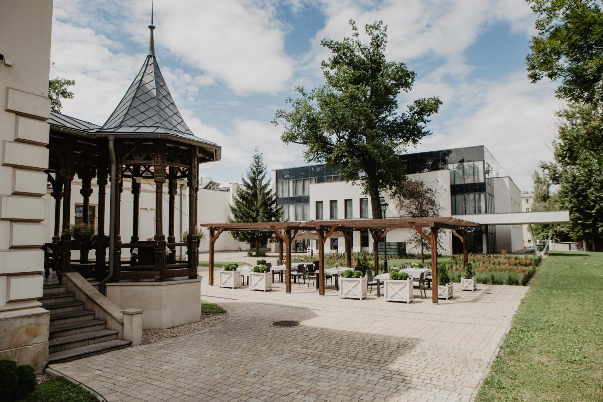 Polanka Conference Center Hotell Krosno Exteriör bild