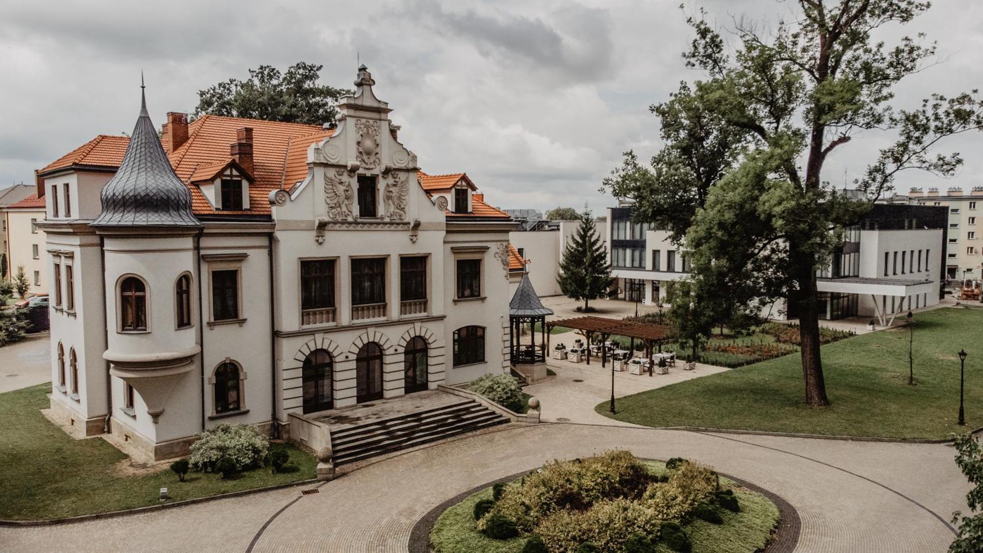 Polanka Conference Center Hotell Krosno Exteriör bild