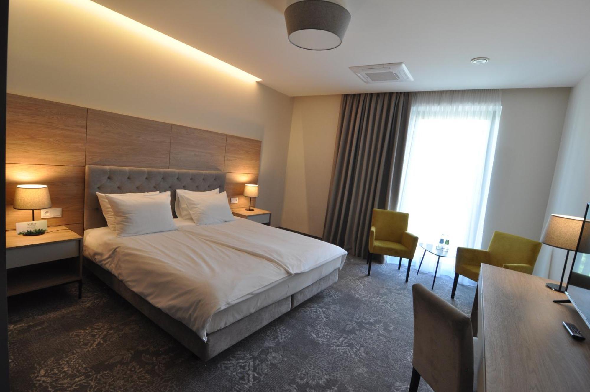 Polanka Conference Center Hotell Krosno Exteriör bild